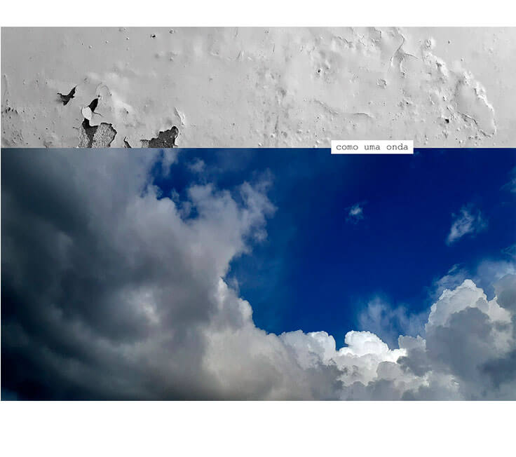 Colagem digital formato horizontal. Em cima está a foto de uma parede, com detalhes da pintura descascada e estufada, em tons de branco e cinza, e pequenos buracos cinza escuro. Embaixo está a foto de uma nuvem no céu, em tons de branco, cinza escuro e azul escuro. A nuvem faz uma curva, subindo da direita para a esquerda. A curva parede ser completada pelas marcas na parede na foto de cima. Entre as duas imagens, em um estreito retângulo branco, está a frase "como uma onda".